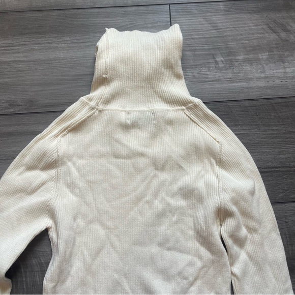 Urban Outfitters Cream Ribbed Knit Turtleneck Sweater - Picture 4 of 4